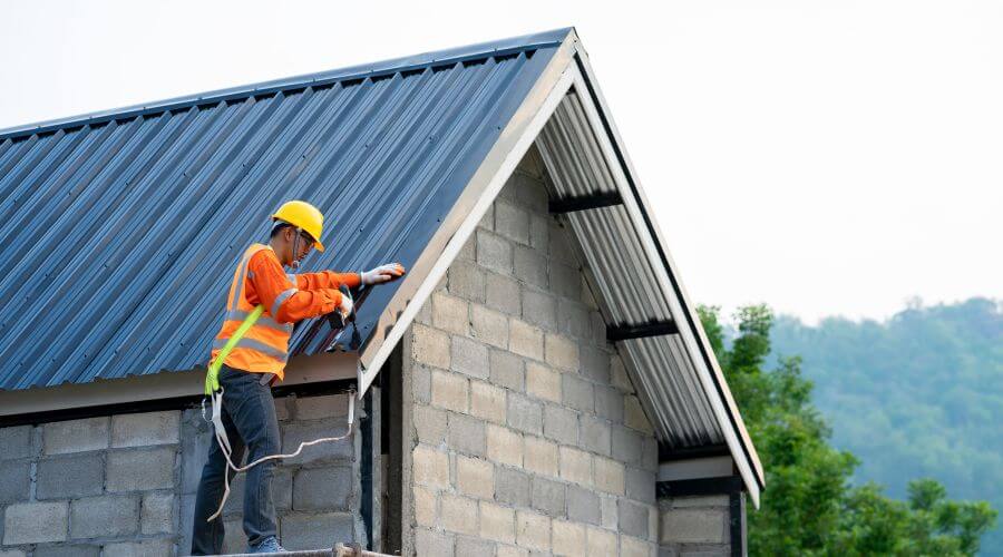 Professional residential roofers in Maunaloa, HI